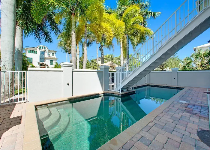 Skyfall South, 4 Bedroom Beach Vacation Pool Home, Sleeps 8