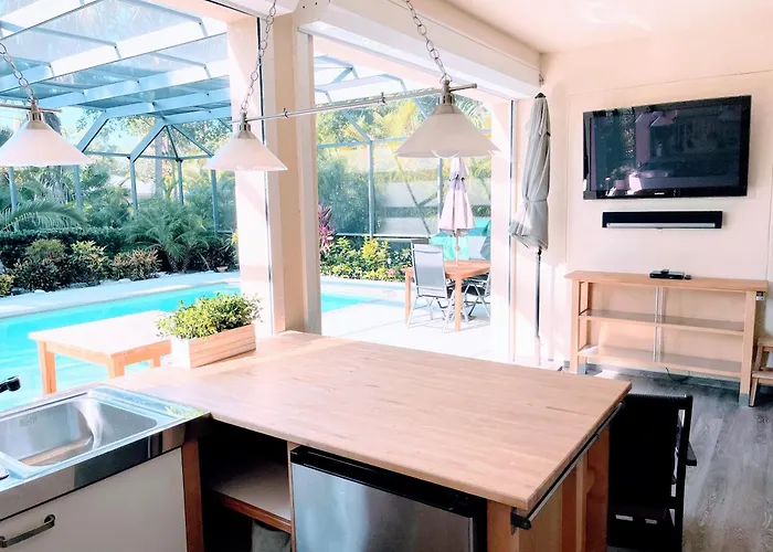 Classic Arcades Heated Pool Home By Beach & Dining
