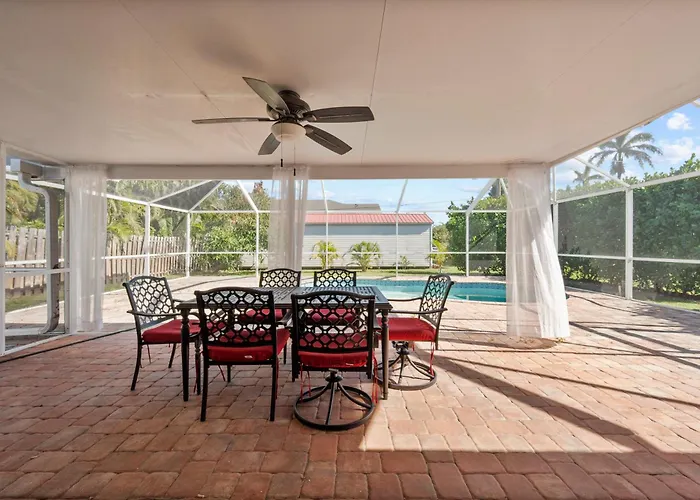 Superb Holiday Villa With A Pool In Bonita Springs