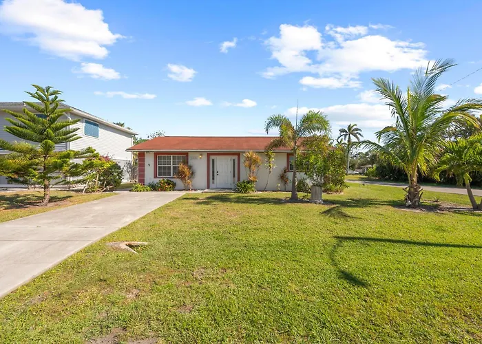 Superb Holiday Villa With A Pool In Bonita Springs