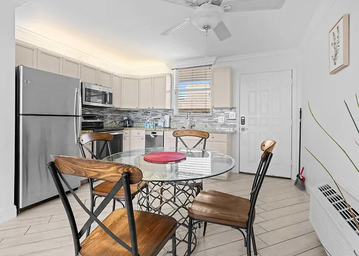 Penthouse On The Bay 4002
